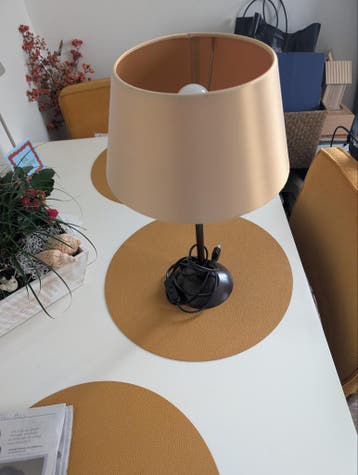 Gratis. Tafellamp. Goudkleurig