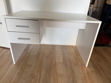 Gratis wit twee lade bureau
