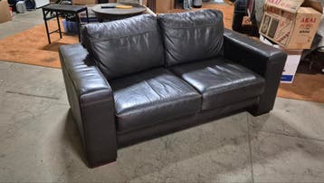Gratis ophalen!!! Rundlederen tweezits bank. In mooie staat!