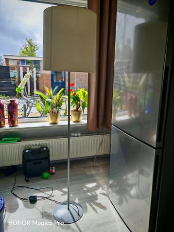 Stijlvolle staande lamp met stoffen kap