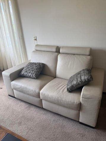 Leder tweezits bankje