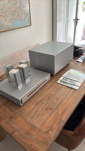 Loewe basbox met speakers en receiver