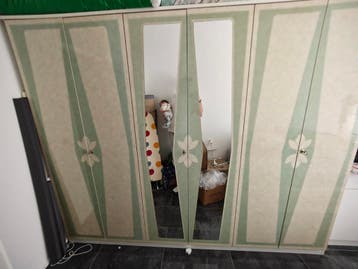 Kledingkast 240 breed 200 hoog 60 diep