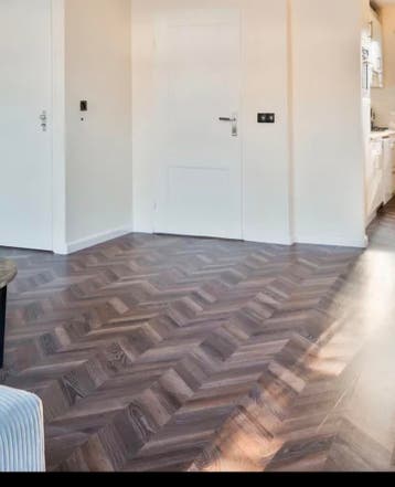 Mooi donker visgraat laminaat