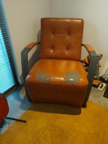Fauteuil om opnieuw te bekleden