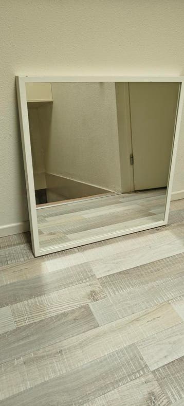 Witte spiegel 70x70cm