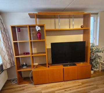 Mooie kast met veel opbergruimte