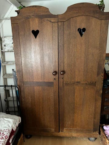 Gratis houten kast met hartjes, zelf demonteren