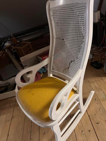 Gratis af te halen houten schommelstoel