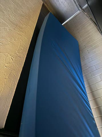 Eenpersoons matras en bedframe - zo goed als nieuw