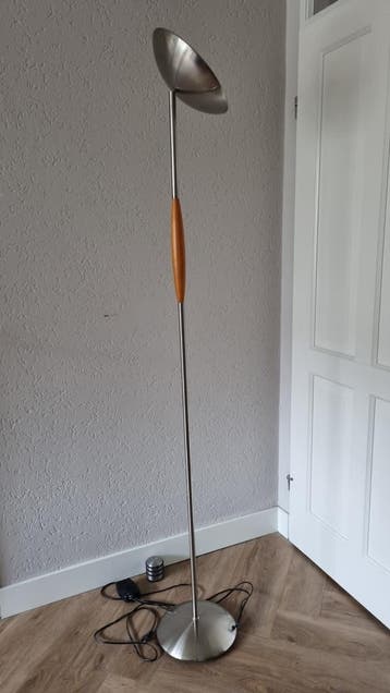 Vloerlamp 1.90 meter hoog, dimbaar