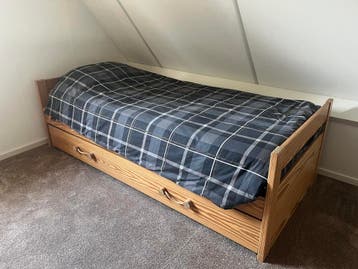 Gratis keurig 1 persoonsbed met grote lade Incl matras etc..