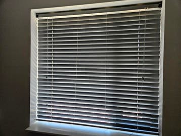 Grijze jaloezien 2 stuks gratis