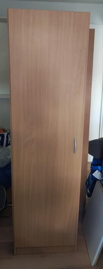 Gratis af te halen: 2 kasten met hang gedeelte en plank.