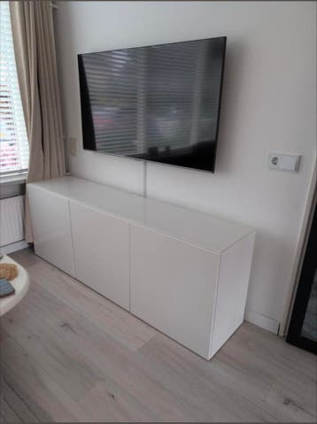 Ikea Bestå meubel met glazen plaat