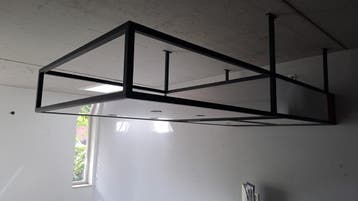 Stalen keuken frame voor aan plafond