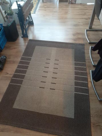 Bruin-beige tapijt (GRATIS)
