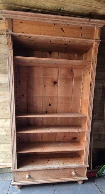 Gratis Grenen kast met lade en planken