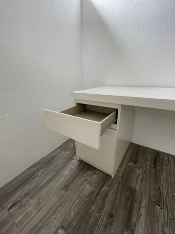 Wit bureau met ladeblok - MALM Ikea GRATIS