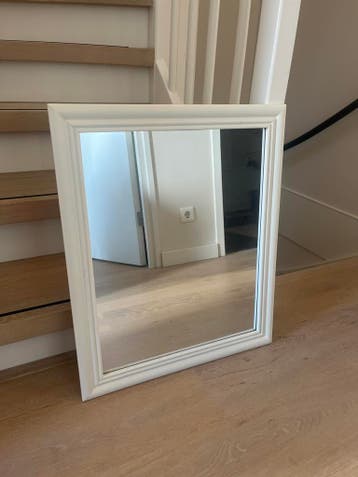 Spiegel met witte lijst