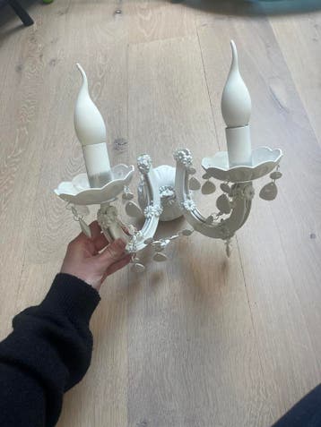 Witte wandlamp met twee lichtpunten