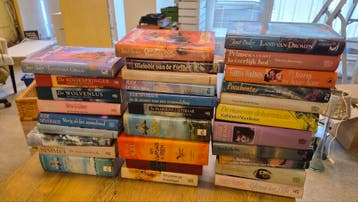 Doos vol boeken romans