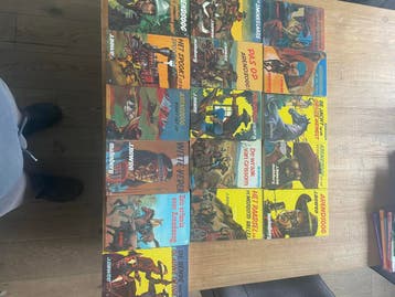 Grote collectie Arendsoog boeken - J. Nowee