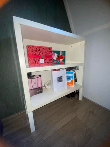 Witte bijzetkast Ikea met 2 planken