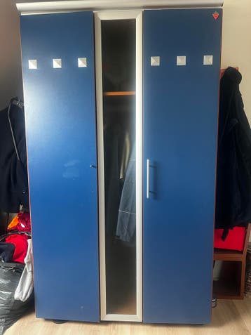 Gratis af te halen: Houten kledingkast met lades en vakken