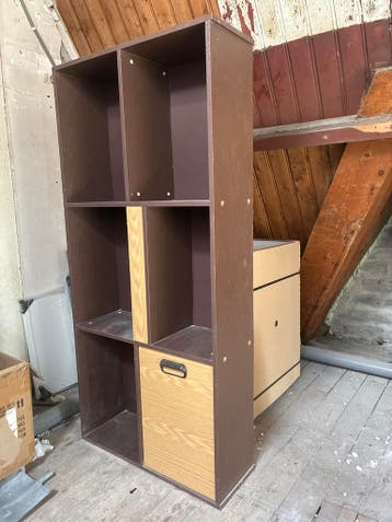 Gratis Boekenkast/Opbergkast met lade - Bruin/Houtkleur