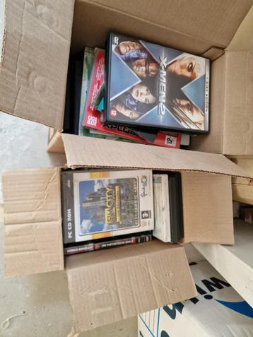 Van alles wat: dvd's, oude pc spellen en boekjes