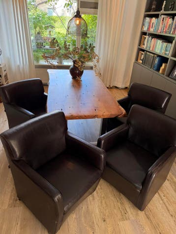 GRATIS 4 verrijdbare lederen eetkamerstoelen