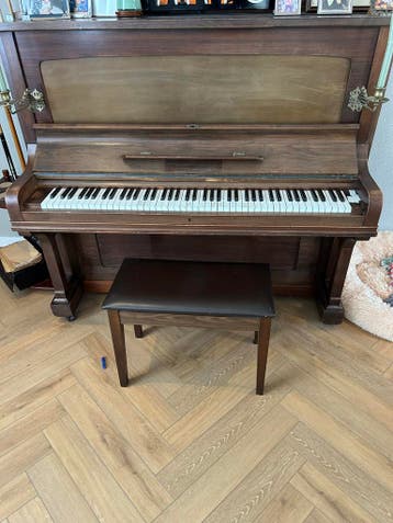 Gratis af te halen: Piano (moet gestemd worden)