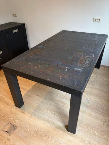 Donker grijze eettafel
