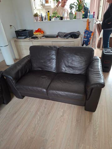 Gratis 2 bruine leren banken