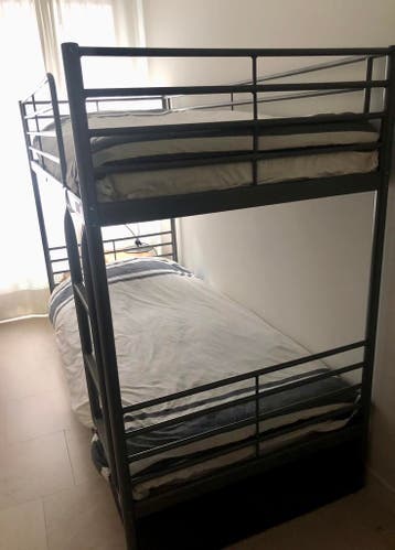 Stapelbed metaal, bxlxh 90x200x160cm (zonder beddengoed).