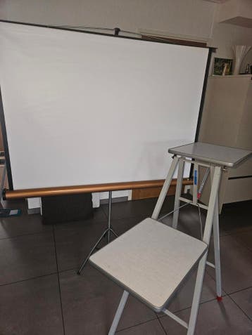 Projectiescherm met statief en beamerstandaard