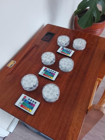 Waterdichte RGB ledverlichting – Ø 70 x 30 mm, 6 stuks