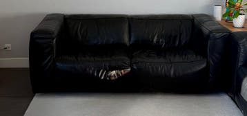 (Gratis) Twee leren banken + overige accessoires