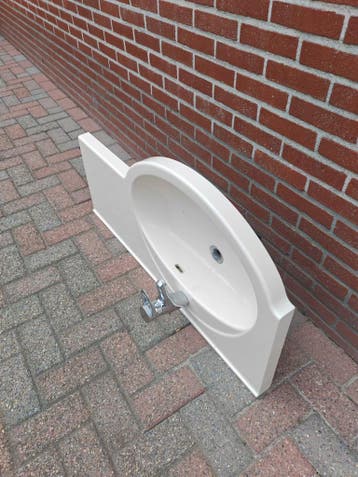 Keramiek wasbak en met kraan