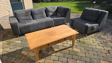 Hoekbank met eikenhouten salontafel