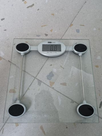 Best Home weegschaal (valt soms uit bij gewicht boven 70 kg)