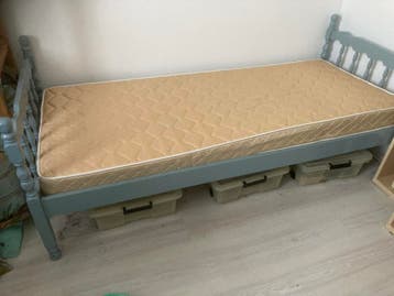 Eenpersoons ledikant