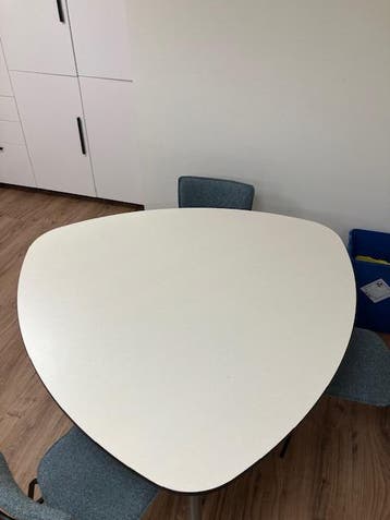 Tafel eettafel 1,45 m. lang en breed
