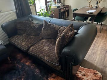 Comfortabele bank met kussens