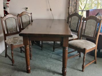 Secretaire en tafel met 4 stoelen
