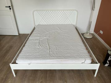 Mooi wit bedframe 160x200 cm met lattenbodem