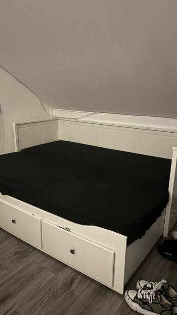 Ikea uitklap bed. 200 x 160! + 2 matrassen van 200 x 80.
