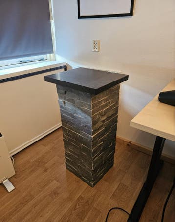 Natuurstenen Zuil - 83cm hoog met steenstrips