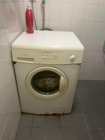 Gratis wasmachine, ziet er toegetakeld uit maar werkt prima
